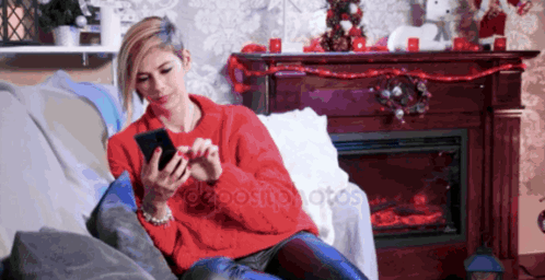 Mother And Daughter Couch GIF - Mother And Daughter Couch Kiss GIFs
