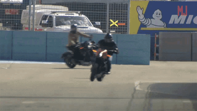 Race Motorcycle GIF - Race Motorcycle Chasing GIFs