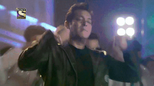 Salman Khan Dancing GIF - Salman Khan Dancing Dus Ka Dum GIFs