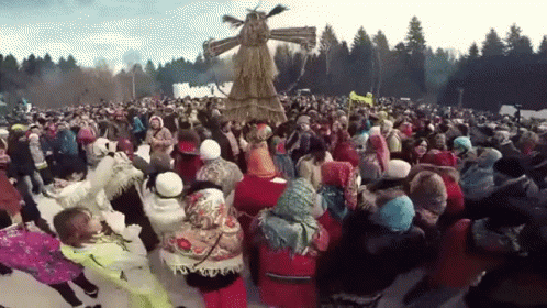 масленица праздник чучело толпа GIF - Maslenitsa Holiday Folk GIFs