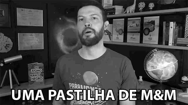 a man with a beard wearing a shirt that says uma pastilha de m&m