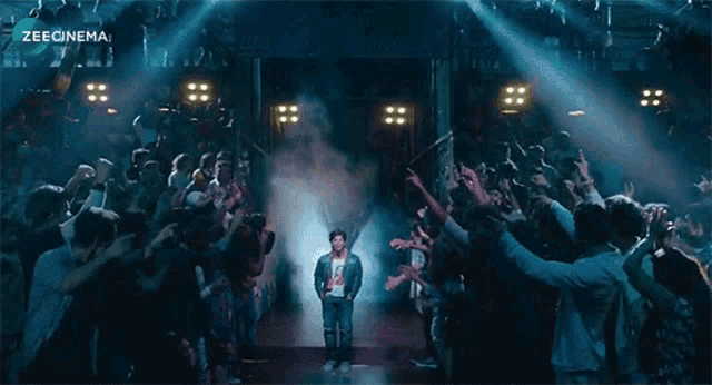 Crowd Favorite Cheering GIF - Crowd Favorite Cheering Famous GIFs