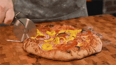 Slicing The Pizza The Hungry Hussey GIF - Slicing The Pizza The Hungry Hussey Cut The Pizza GIFs