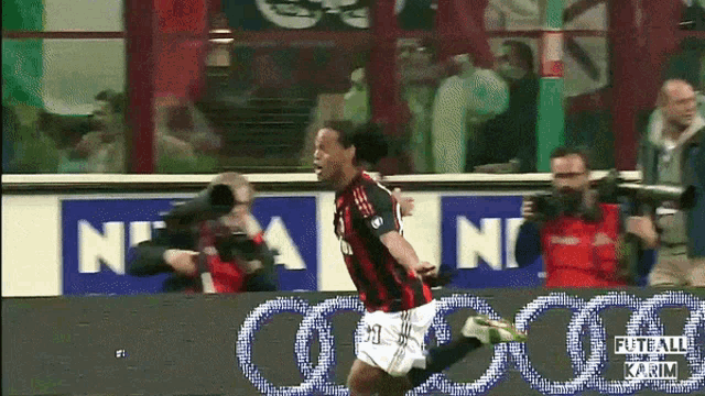 Ronaldinho Gaucho Milan GIF - Ronaldinho Gaucho Milan Dinho Milan GIFs