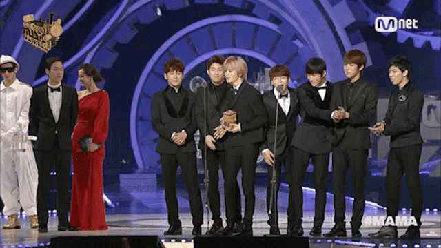 Award Acceptance Speech 인피니트 GIF - Award Acceptance Speech 인피니트 Mnet Asian Music Awards GIFs