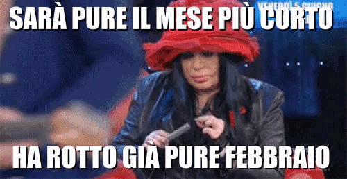 a woman wearing a red hat with the words sara pure il mese piu corto ha rotto gia pure febbraio on the bottom
