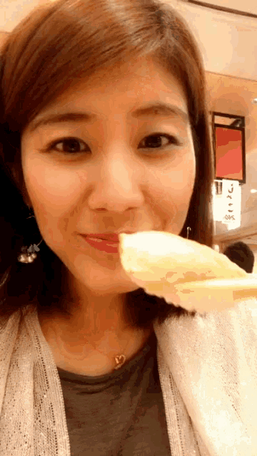 Mamiselfchannel Eating GIF - Mamiselfchannel Eating Osaka GIFs
