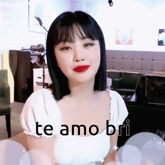 a woman is wearing a white top with the words te amo bri written on it