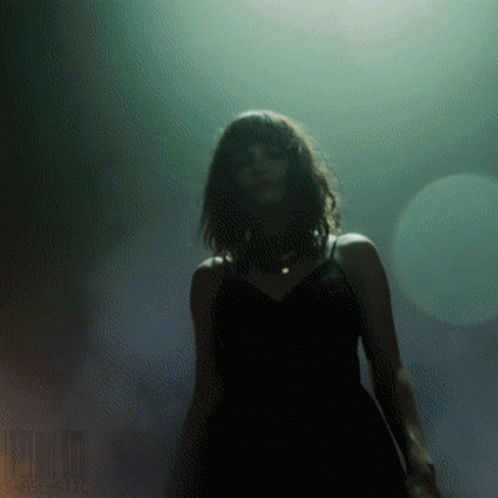 Chvrches Lauren Mayberry GIF - Chvrches Lauren Mayberry Leave A Trace GIFs