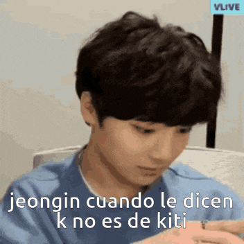 a close up of a person 's face with the words jeongin cuando le dicen k no es de kiti