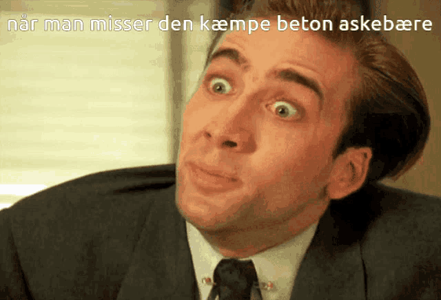 a man in a suit and tie with a caption that says nar man misser den kampe beton askebeere