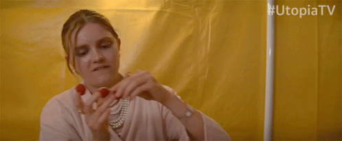 Playing With Berries Hadley Robinson GIF - Playing With Berries Hadley Robinson Charlotte GIFs