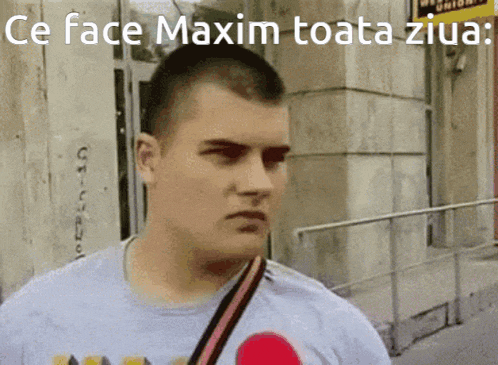 a man standing in front of a building with the words ce face maxim toata ziua written above him