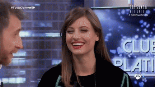 Michelle Jenner Thumbs Up GIF - Michelle Jenner Thumbs Up El Hormiguero GIFs