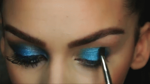 True Blue Dramatic Eyes By The Beauty Bybel GIF - Eyemakeup Smokey Eyes Blend GIFs