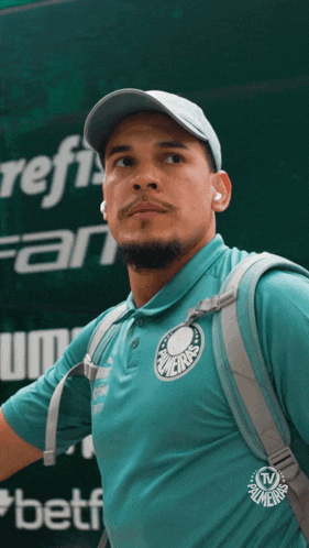a man wearing a green shirt that says palmeiras