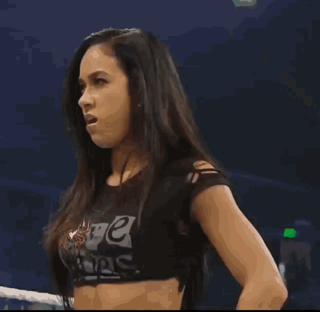 a woman is wearing a black shirt with the letter e on the front