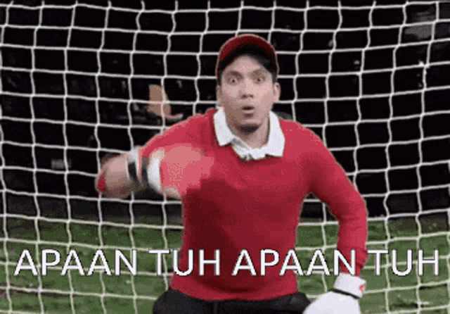 a soccer goalie is pointing at the camera with the words apaan tuh apaan tuh written below him .