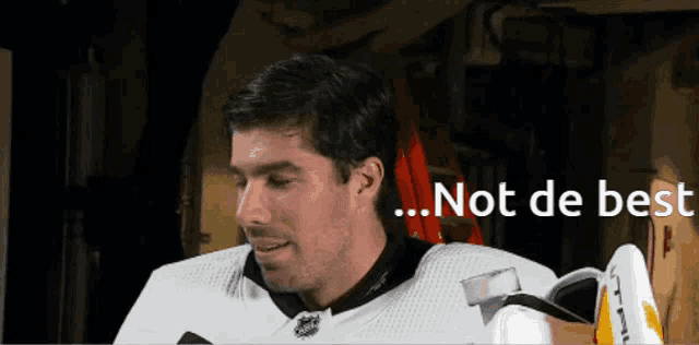 a hockey player says not de best in front of him
