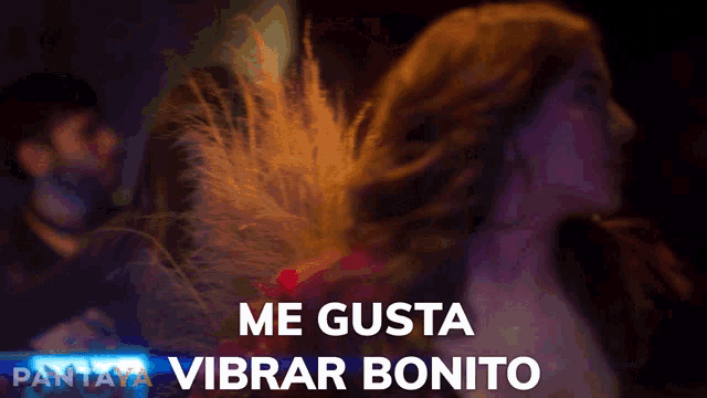 a blurred image of a woman with the words me gusta vibrar bonito