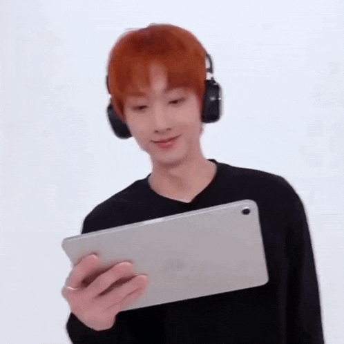 Jiung Ipad P1harmony GIF - Jiung Ipad P1harmony Jiung Nodding And Giggling GIFs