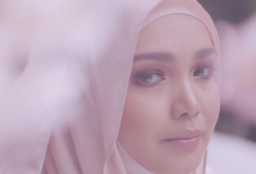 Siti Siti Pink GIF - Siti Siti Pink Menatap Dalam Mimpi GIFs