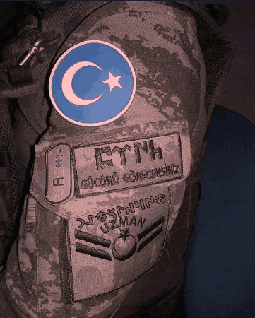 a patch with a crescent moon and a star on it that says ' etnk '