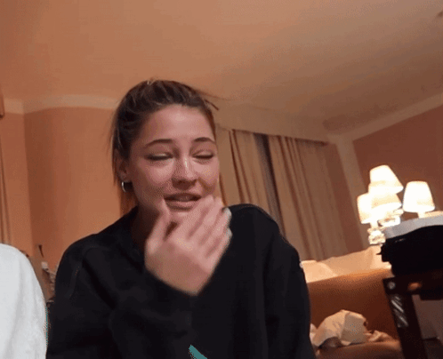 Pughscomet Madelyn Cline GIF - Pughscomet Madelyn Cline Madelyn Cline Pughscomet GIFs