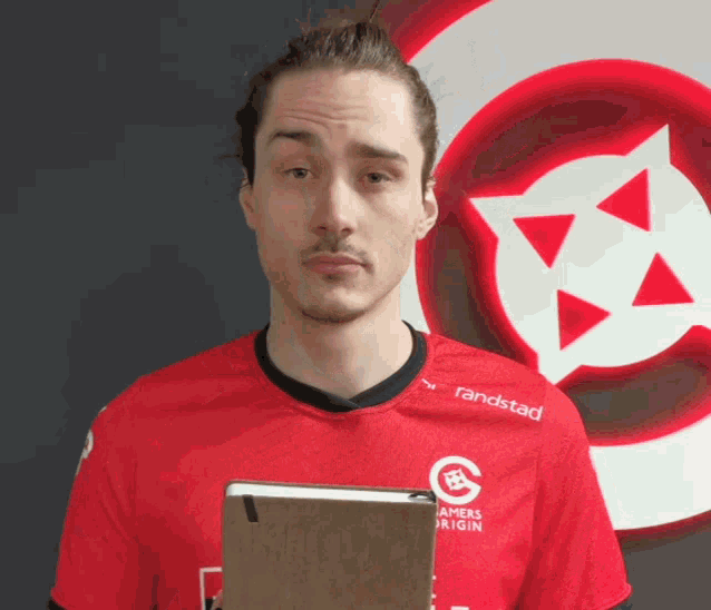 a man wearing a red shirt with randstad written on it