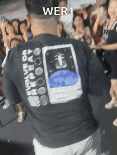 a man wearing a shirt that says " evolve or repeat "