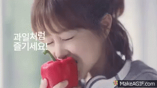 박보영 파프리카 빨강파프리카 맛있어 GIF - Park Boyoung Eat Paprika GIFs