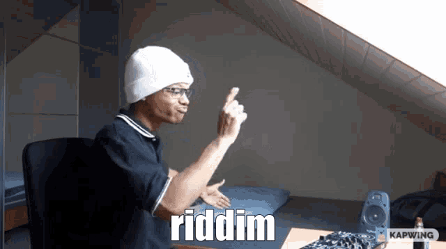 a man wearing a white hat and glasses is giving the middle finger and the word riddim is on the screen