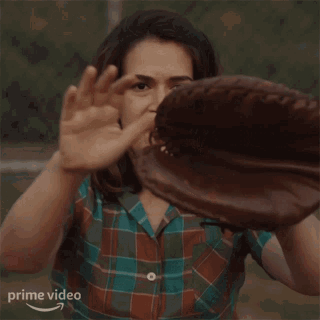 Catching The Ball Carson Shaw GIF - Catching The Ball Carson Shaw A League Of Their Own GIFs