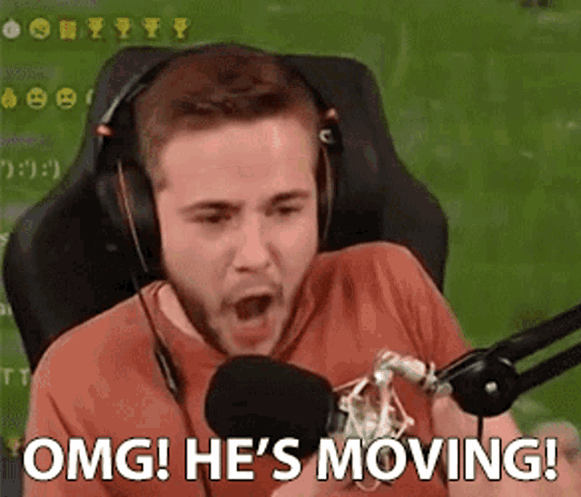 Omg Hes Moving GIF - Omg Hes Moving Scared GIFs