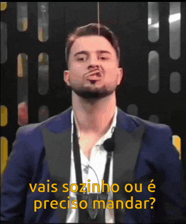 a man in a suit says vai sozinho ou é preciso mandar in a foreign language