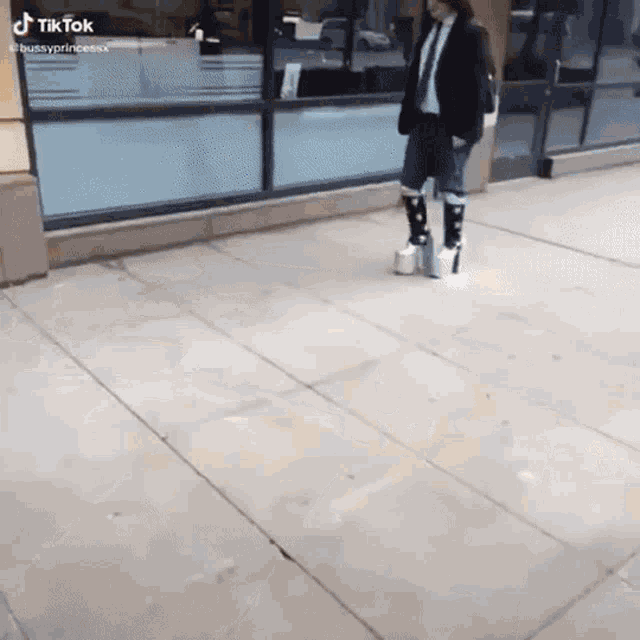 Mm91003 Wrong With Shoes GIF - Mm91003 Wrong With Shoes High Star Shoes GIFs