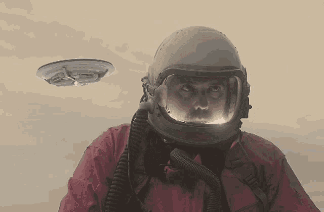 Astronaut Ufo GIF - Astronaut Ufo GIFs