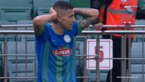 a soccer player wearing a blue shirt with the word cakur on it