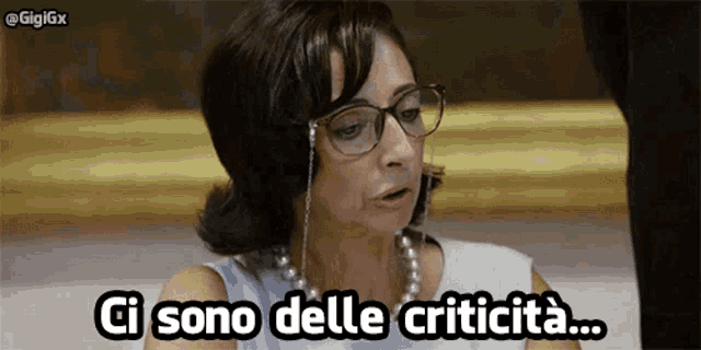 a woman with glasses and pearls says ci sono delle criticita