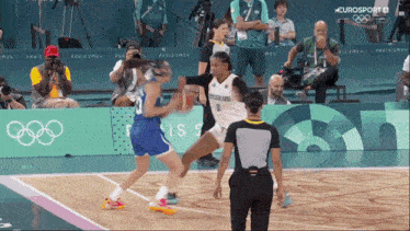 a basketball game is being played on eurosport