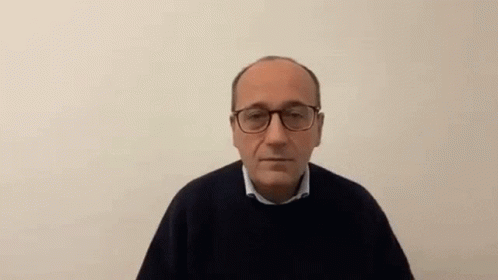 Bagnai Alberto Bagnai Gif GIF - Bagnai Alberto Bagnai Gif Look Closely GIFs