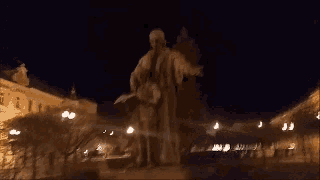 a blurry picture of a statue of a man playing a guitar