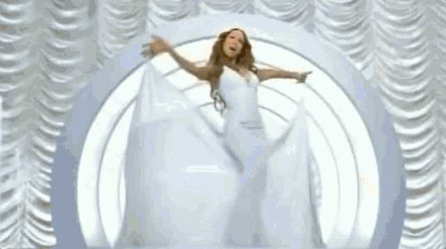 Mariah Carey Spin GIF - Mariah Carey Spin Turn Around GIFs