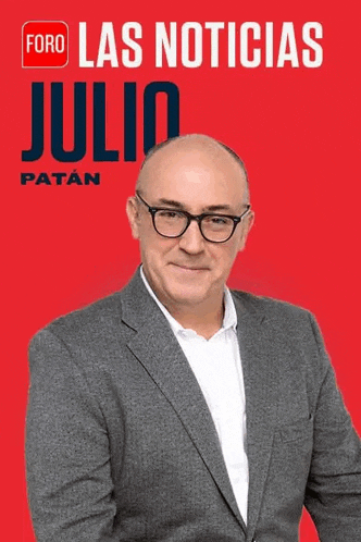 a man in a suit and glasses stands in front of a red background that says foro las noticias julio