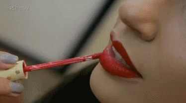 Vivian Amorim Lip Stick GIF - Vivian Amorim Lip Stick GIFs