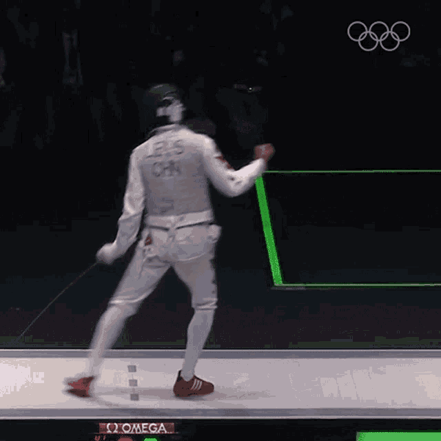 a man in a fencing uniform with els on the back