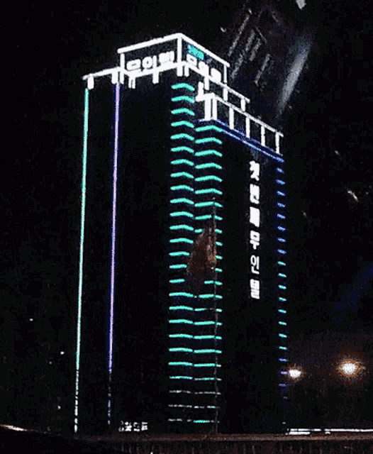 a very tall building with the word hotel on it