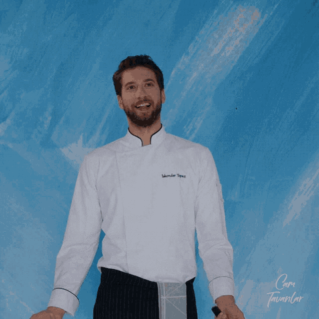 a man in a chef 's uniform with the name iskender tepe on the back