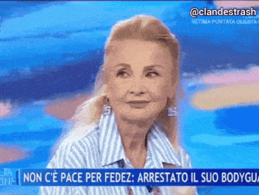 a woman is on a television screen with the words non c ' e pace per fedez arrestato il suo bodygua on the bottom