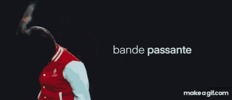 a woman wearing a red and white jacket with the words bande passante on it